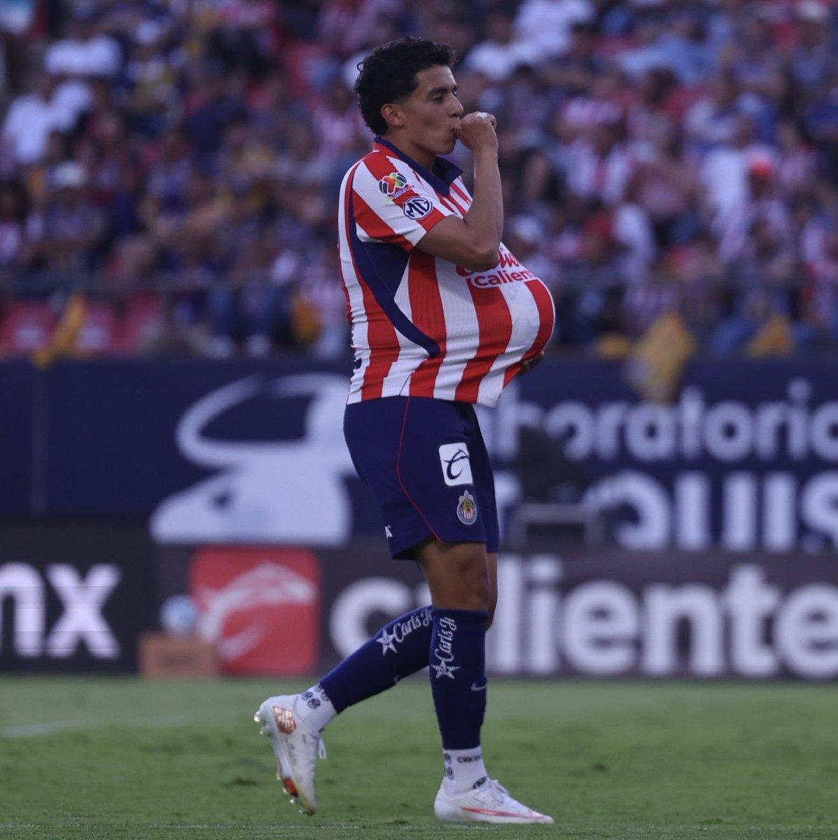 elpoligdl's tweet photo. CHIVAS GOLEA A SAN LUIS Y AMANECE DE SUBLÍDER

https://t.co/TttLf8u8pB https://t.co/XwgP9DT3Ax