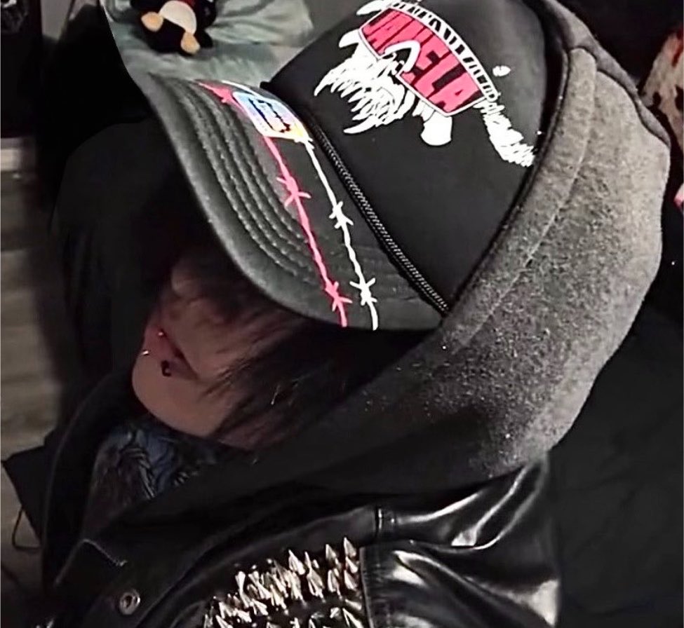 killtrisdead's tweet photo. this is who runs this account 🤘 https://t.co/tvjA77PW8f