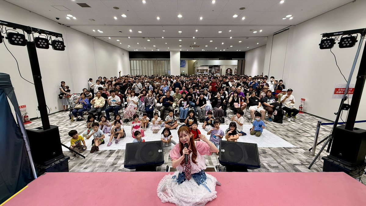 shoko55mmts's tweet photo. 盛岡！みんながあたたかくて優しくて
20周年記念にまた歌えたこと、会えたこと
新しい思い出が作れたこと　幸せいっぱいでした！子供たちが今日のこと思い出���なったら嬉しいなぁ！みんなの応援で歌えたんだありがとう！またくるよ！またね！

#しょこたんトワイライトツアー https://t.co/BRyfdU7QTy