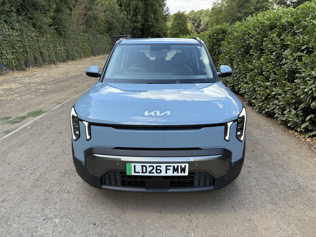 YTimesMotoring's tweet photo. New Kia EV2 ‘Air’

Price from £24,245 after grant.

Combined range 275 miles
10-80% charge in 30 mins
0-62mph in 9.5 seconds.

Full review 👇🏽

https://t.co/B3afCunsGr

#KiaEV2 #KIA https://t.co/XcBOV6KreA
