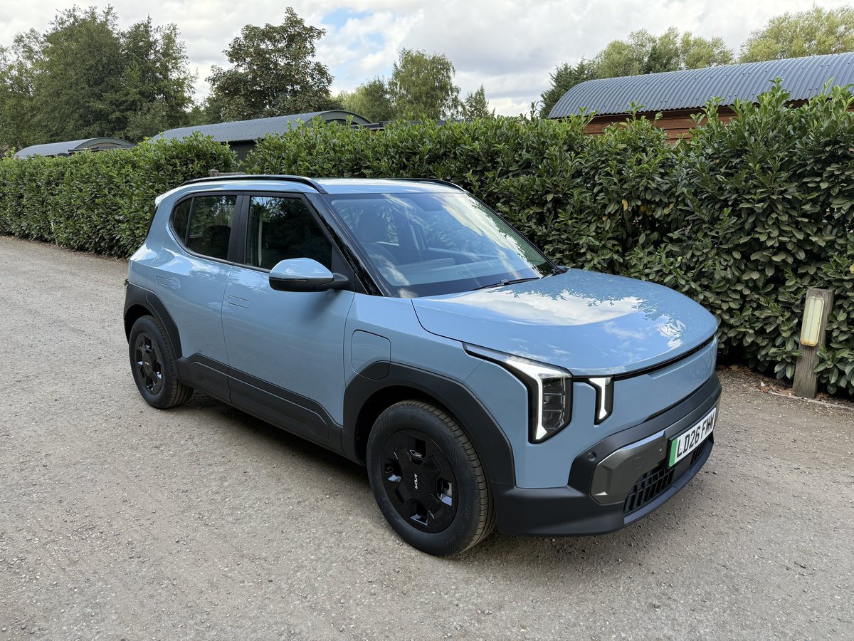 YTimesMotoring's tweet photo. New Kia EV2 ‘Air’

Price from £24,245 after grant.

Combined range 275 miles
10-80% charge in 30 mins
0-62mph in 9.5 seconds.

Full review 👇🏽

https://t.co/B3afCunsGr

#KiaEV2 #KIA https://t.co/XcBOV6KreA
