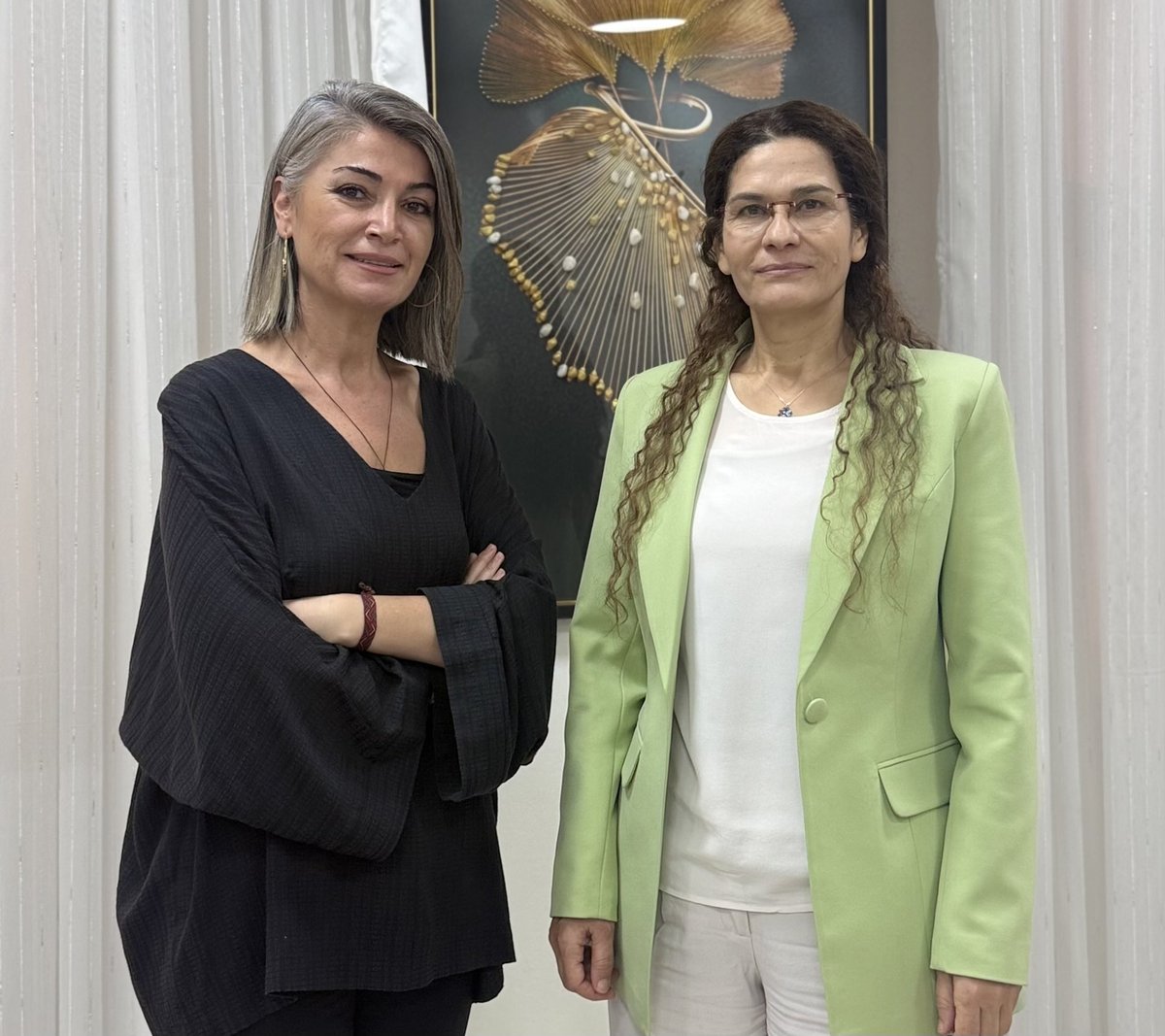 Nezahatdogan3's tweet photo. İlham Ahmed’le yaptığımız söyleşi yarın saat 10.00’da Jin TV’de, Türkçe altyazılı olarak da Yeni Yaşam’ın YouTube kanalında…
@yeniyasamnews5 
@jintvofficial_T 
@JinTVOfficial https://t.co/rCOioZkjsY