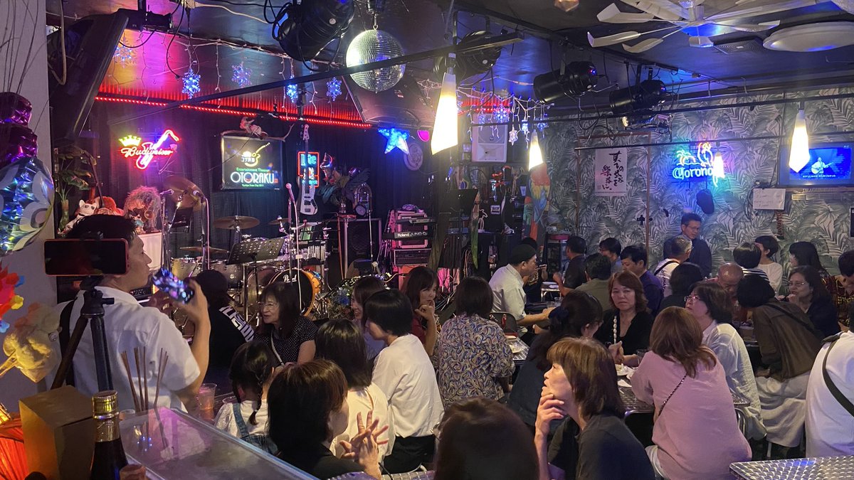 KentaBass's tweet photo. 昨日のベストテンライブありがとうございました🙇
満員御礼でございやす🙇
戦利品(誕プレ)もいっぱいありがとう😊
次回のライブでお会いしましょう‼️ https://t.co/JlgzT2qLAd