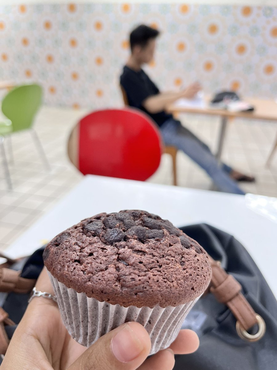 dari294180's tweet photo. Amunisi hari ini biar vibes nya ikutan manis 🥰 Siap menghadapi just friends situation 😇 https://t.co/MekKTid0Qi