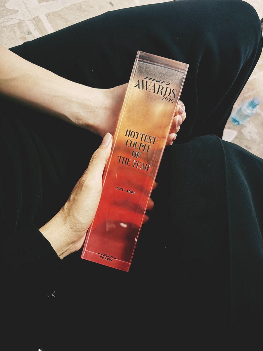 malisorn00's tweet photo. Another award that makes me proud to be an actress. 🏆✨

Every award means so much to me—it gives me strength and inspires me to keep growing and doing my best.

Thank you, Praew Awards 2026, for this meaningful recognition, and thank you to all my fans for your endless love and support. This award belongs to all of us. 💛🌻🏆☺️ 

#Fayemily #FayePeraya