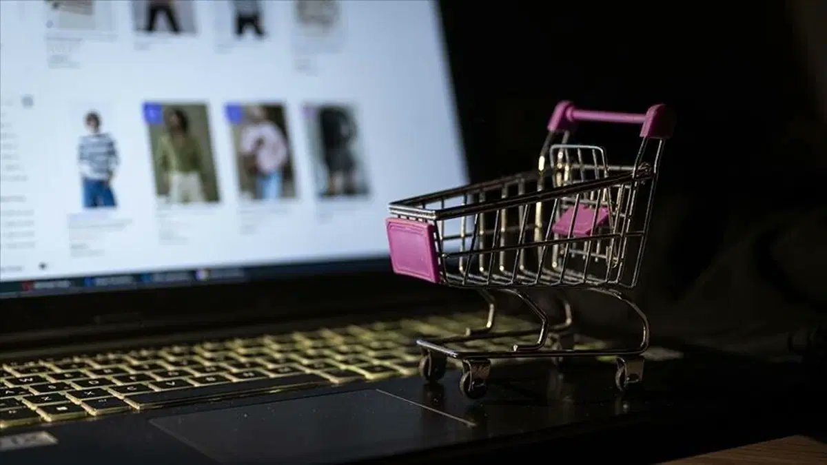 KitAjans's tweet photo. Sahibinden, Letgo, Dolap. İnternet satışların tümüne inceleme geliyor

◽️İnternet ve sosyal medya üzerinden gerçekleştirilen alım, satım, kiralama, ilan ve reklam işlemlerin tümü vergi denetimi kapsamına alındı.

◽️Satış işini ticarete dönüştürenler vergi ödeyecek. 

◽️Denetim sırasında sürekli satış ve vergi kapsamına giren işlem yapanlar, yüzde 10 ile yüzde 40 arası gelir vergisi ödeyecek ayrıca satışa konu malın tabi olduğu oran kadar KDV yükümlülüğü çıkacak(NTV)