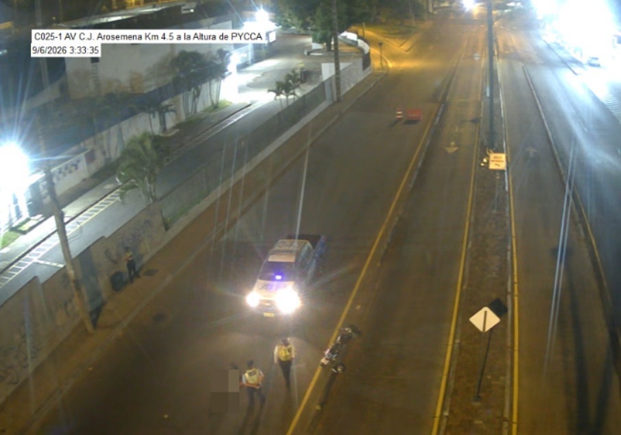 ATM_Transito's tweet photo. 🚨 Se registra #Siniestro de tránsito en la Av. Carlos Julio Arosemena, cerca de la Universidad del Río, sentido hacia el centro.

Nuestras unidades de la #ATM se encuentran en el sitio atendiendo la novedad.

#CiudadDeTodos https://t.co/SpCwqTwefe