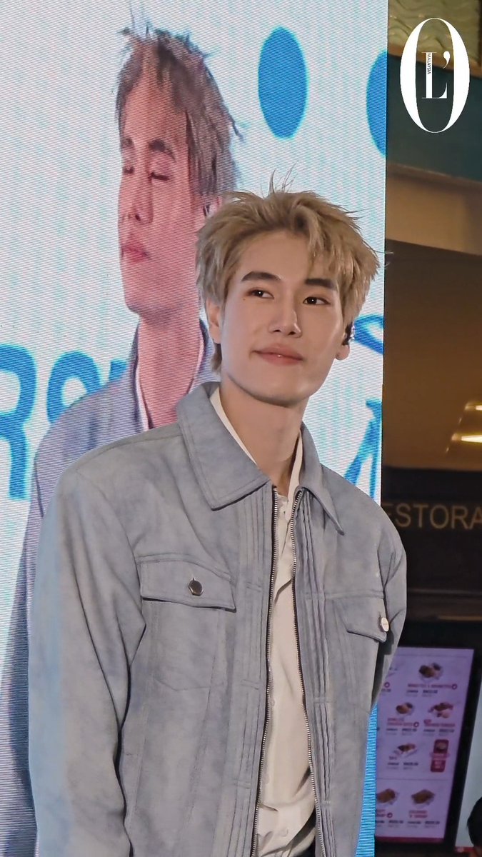 lofficielmy's tweet photo. Lord, help us! @phuwintang just performed for the first time in Malaysia at the @MizuMi__ First Glow with Phuwin at Sunway Pyramid. Yes, we'd all go ALL IN for him!

#MizuMiFirstGlowWithPhuwin
#MizuMixPhuwin
#TBeauty #Phuwin #MizuMiMY #MizuMi https://t.co/bobPByQ7nP