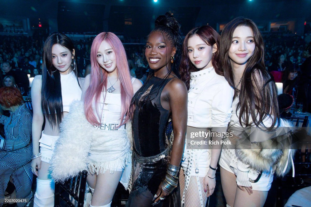 acidangelafrica's tweet photo. racism is when aespa shuffle nervously around doechii, an artist they adore, to make sure she’s the center of the photo at a night commemorating them both as leading women in music and they don’t want physically move her into place or touch her without her permission… https://t.co/A9Sz7qf426