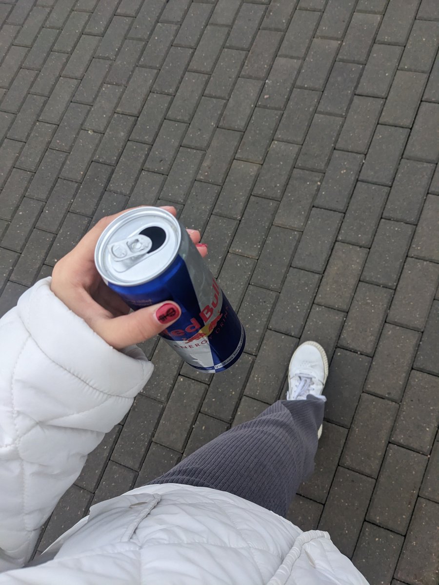 argor633673's tweet photo. @tylerrjoseph just know that it's your fault that I started drinking redbull https://t.co/o0p1rx9BGL