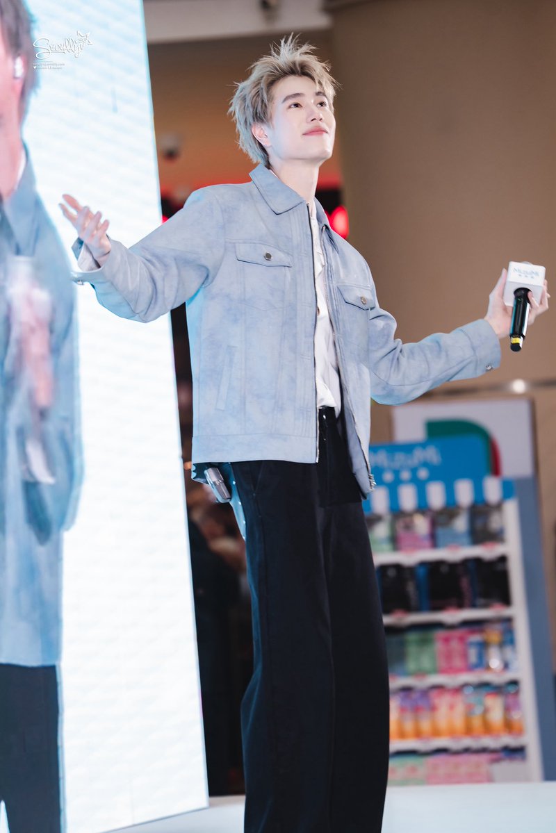 SeoullySG's tweet photo. [#MIZUMI | 📸 PHOTO] MIZUMI FIRST GLOW WITH PHUWIN (@phuwintang) IN KUALA LUMPUR 🩵

Following the strong support from Malaysian consumers since its launch at Watsons Malaysia, MizuMi brings Phuwin closer to Malaysian fans for an exciting meet-and-greet! 🇲🇾✨

PHUWIN WITH MIZUMI MY

#MizuMiFirstGlowWithPhuwin
#MizuMixPhuwin #Phuwintang
#MizuMixWatsonsMY
#MizuMiMY @MizuMi_Malaysia @PhuwinOfficial