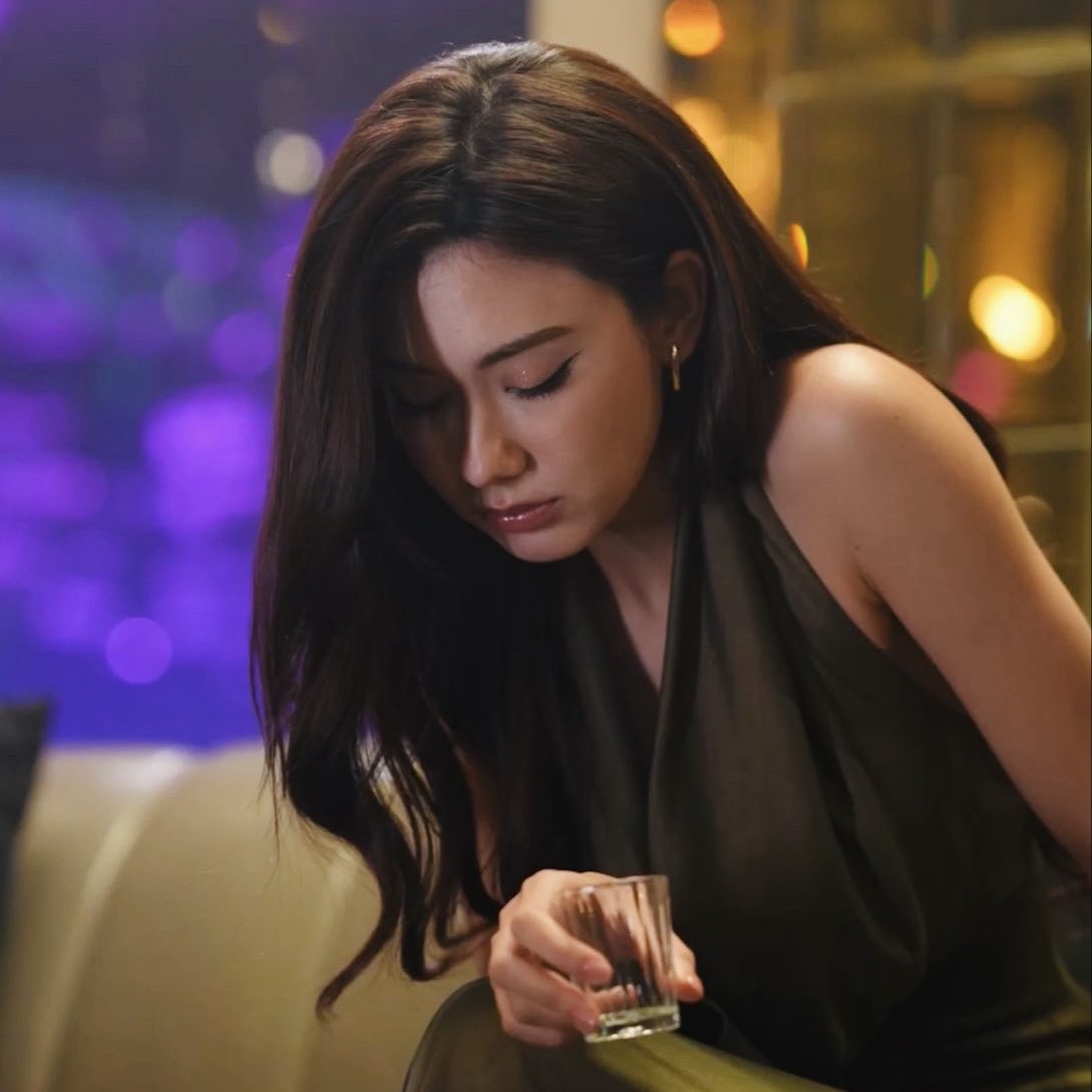 miulenaenjoyer's tweet photo. pheem saying she hates pan while also drowning herself in drinks with that whole collection of shot glasses because she’s heartbroken of pan 😭😭 https://t.co/EwWYOjk6xD