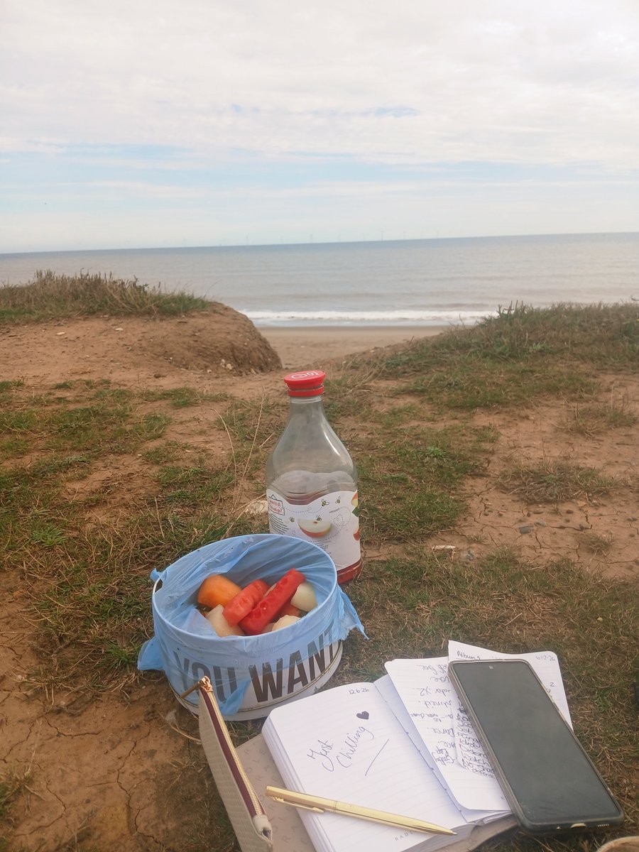 GillyFungal's tweet photo. 😊 🌄 Gooooooood Morning 🌄 😊

In my perfect little spot... having a word with myself: Get in the water ya pu**y!... arrrgggh 🏊‍♀️

In an minute... In a minute 😅 https://t.co/qOGBjpVSdP