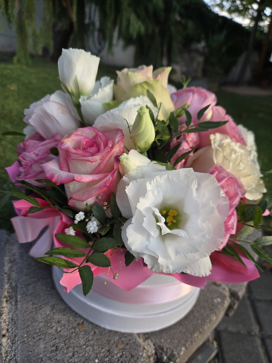 kis_keramia's tweet photo. たまに本当のお花も投稿したくなっちゃいます🌸
ピンク白色合いは可愛い😍 https://t.co/MI3Zy1lNeK