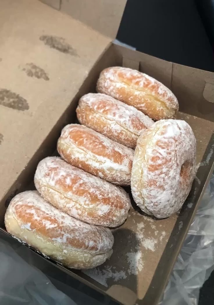 juyeosi's tweet photo. lebih suka martabak mini atau donat gula? https://t.co/l2ZEGXrwvP