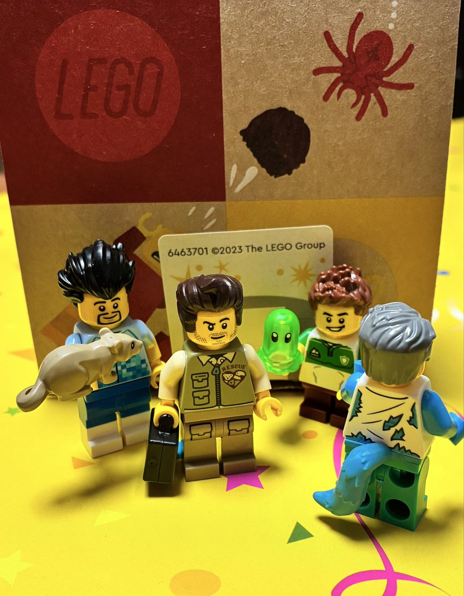 che_bloss's tweet photo. ドデカLEGO買っちゃった…ででどん
それとは別に3枚目の後ろ向いてるフィグみて尻尾あるの！上半身と下半身の間に挟むパーツ https://t.co/WEOMoQlaxK