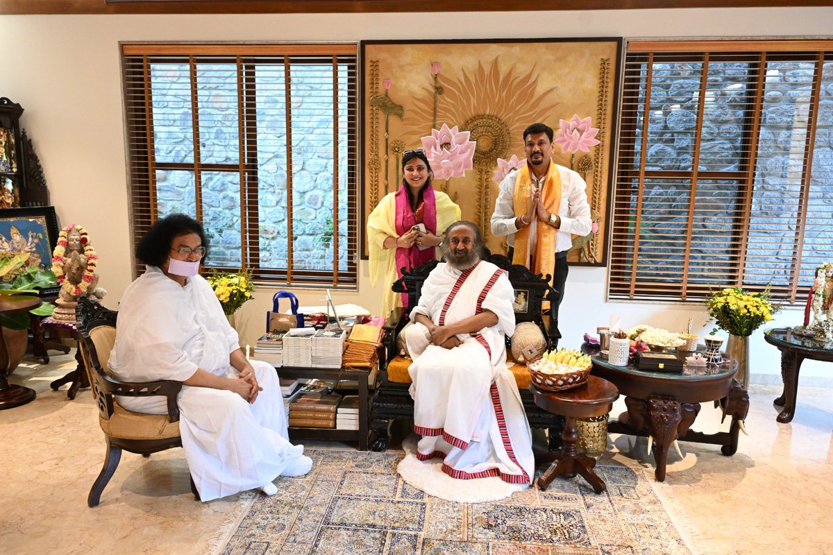 OfficeOfGurudev's tweet photo. It was a pleasure to host Acharya Shri Lokesh Muni ji to The Art of Living International Center, Bengaluru where he met with @Gurudev for a gracious and cordial exchange. https://t.co/voRCoNHNLn