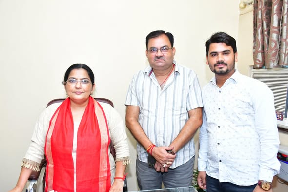 RajniTiwari_'s tweet photo. विधानसभा क्षेत्र शाहाबाद प्रस्थान से पूर्व आज हरदोई में अपने आवास इन्द्रप्रस्थ पर विभिन्न क्षेत्रों से पधारे प्रियजनों से भेंट कर उनका कुशलक्षेम जाना।
@BJP4India @narendramodi @AmitShah @NitinNabin @BJP4UP @myogiadityanath @TawdeVinod @IJAGDISHPATEL https://t.co/Y0eXLouJoe