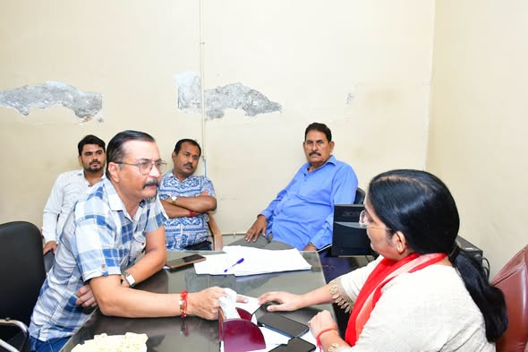 RajniTiwari_'s tweet photo. विधानसभा क्षेत्र शाहाबाद प्रस्थान से पूर्व आज हरदोई में अपने आवास इन्द्रप्रस्थ पर विभिन्न क्षेत्रों से पधारे प्रियजनों से भेंट कर उनका कुशलक्षेम जाना।
@BJP4India @narendramodi @AmitShah @NitinNabin @BJP4UP @myogiadityanath @TawdeVinod @IJAGDISHPATEL https://t.co/Y0eXLouJoe