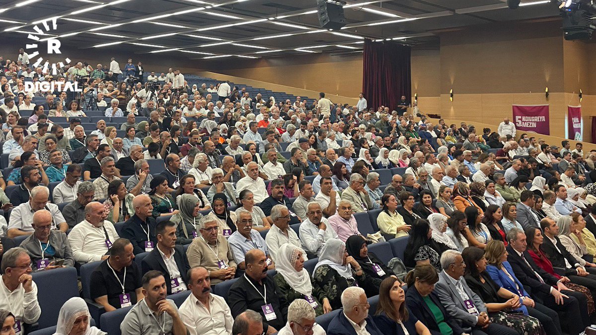 sodaporg6's tweet photo. Kurucu bileşeni olduğumuz DEM Parti’nin 5. Olağan Büyük Kongresi Ankara’da gerçekleşiyor.

Sözcümüz Kezban Konukçu ve heyetimizle birlikte kongredeyiz.

SODAP olarak; barış, özgürlük, eşitlik mücadelemizi büyütme iradesiyle gerçekleşen kongremizi selamlıyoruz. https://t.co/yI1euXK7Gt