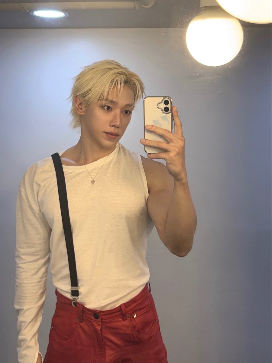 official__wonho's tweet photo. WENEE hi 👋

#WONHO #원호
#CORE
#DontWakeMeUp #Answer https://t.co/niaBff4sXL