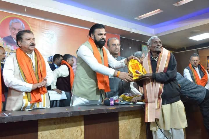 samrat4bjp's tweet photo. जनसंघ काल से भाजपा के वरिष्ठ कार्यकर्ता एवं भाजपा के प्रदेश कार्यसमिति सदस्य रहें, श्री जोहन राम जी के निधन का समाचार अत्यंत दुःखद है।

उनका जीवन संगठन के प्रति समर्पण एवं निष्ठा का प्रेरणादायी उदाहरण रहा। ईश्वर दिवंगत आत्मा को अपने श्रीचरणों में स्थान दें तथा शोकाकुल परिजनों एवं समर्थकों को यह अपार दुःख सहने की शक्ति प्रदान करें।

ॐ शांति। 🙏