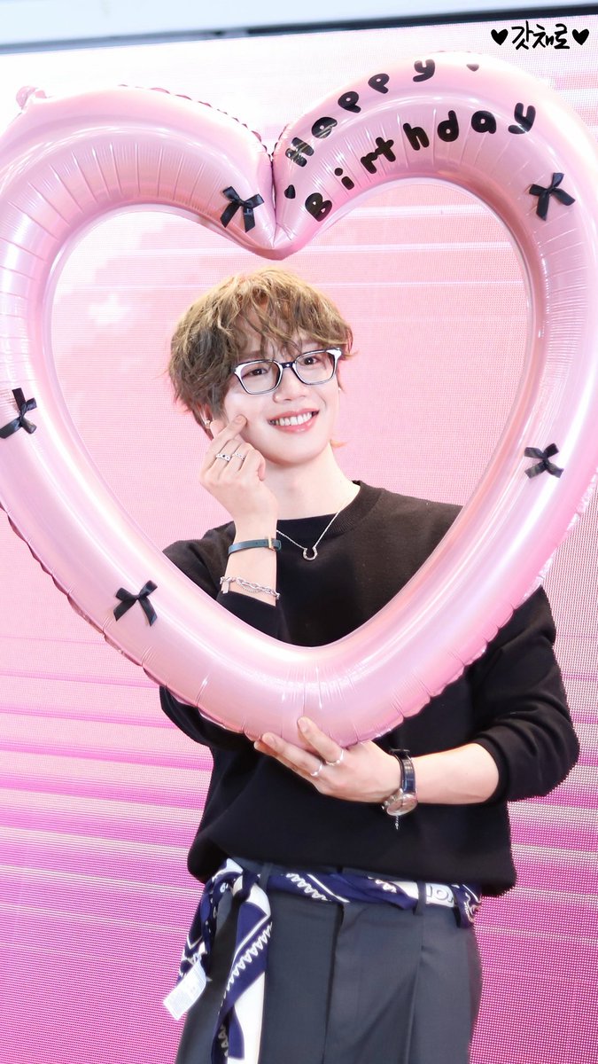 GOD_ZER01225's tweet photo. 【251206】항저우 Fanmeeting

웃을 때 제일 멋진 영민이
데뷔 9주년 축하행✨💚

@LYM_offcl 
#임영민 #영민 #LIMYOUNGMIN
#林煐岷 #イムヨンミン 
#อิมยองมิน #임영민_사랑해 https://t.co/TKPaG9Hpyx
