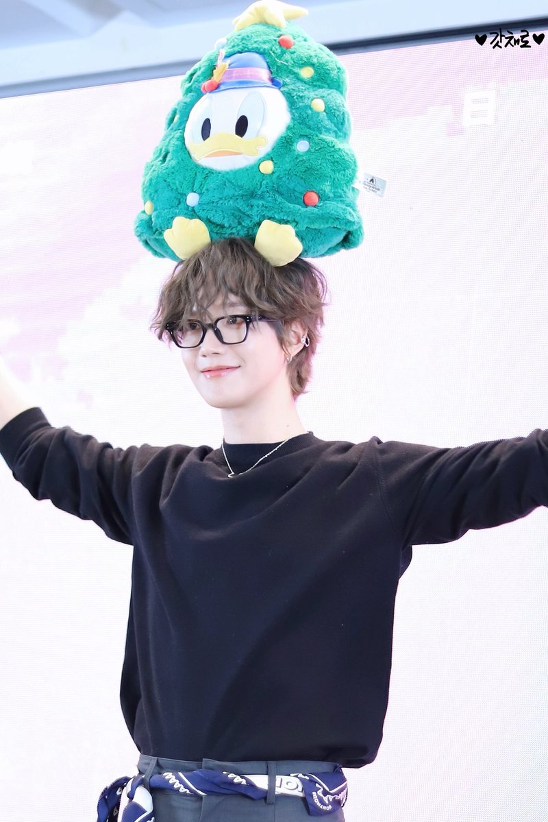 GOD_ZER01225's tweet photo. 【251206】항저우 Fanmeeting

웃을 때 제일 멋진 영민이
데뷔 9주년 축하행✨💚

@LYM_offcl 
#임영민 #영민 #LIMYOUNGMIN
#林煐岷 #イムヨンミン 
#อิมยองมิน #임영민_사랑해 https://t.co/TKPaG9Hpyx