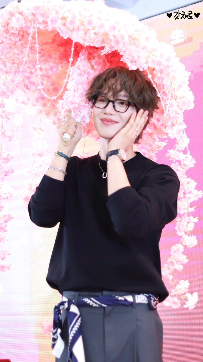 GOD_ZER01225's tweet photo. 【251206】항저우 Fanmeeting

웃을 때 제일 멋진 영민이
데뷔 9주년 축하행✨💚

@LYM_offcl 
#임영민 #영민 #LIMYOUNGMIN
#林煐岷 #イムヨンミン 
#อิมยองมิน #임영민_사랑해 https://t.co/TKPaG9Hpyx