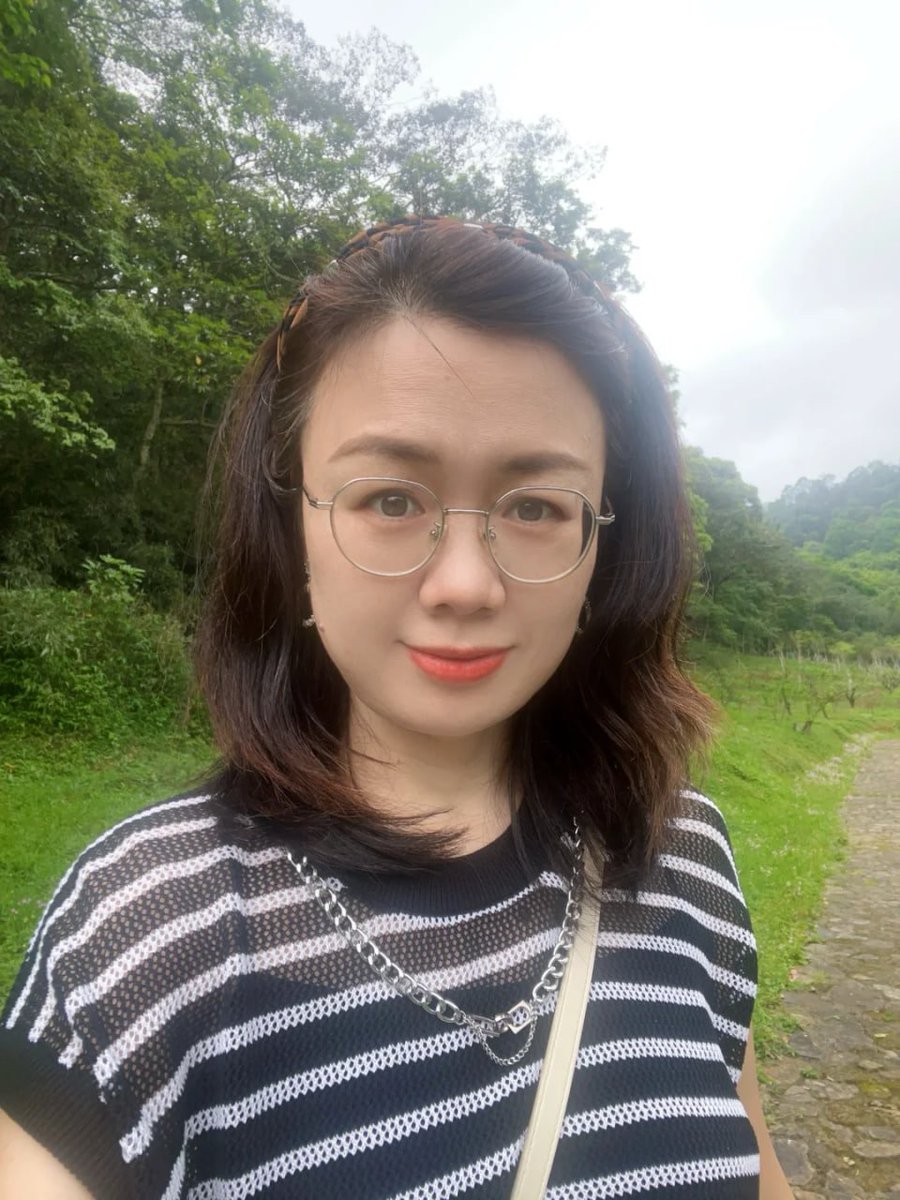 SimbaThe's tweet photo. 35+岁已婚，鼓起勇气第一次在 X 发正面自拍，希望能收获善意与欣赏。 https://t.co/aLM0wVd3il