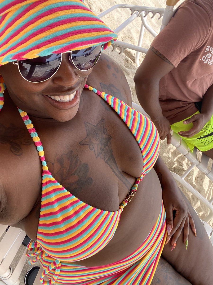 SweetThroat3X's tweet photo. Went to Aruba for my 37th Birthday 🎉 https://t.co/5GIVfDPHk0