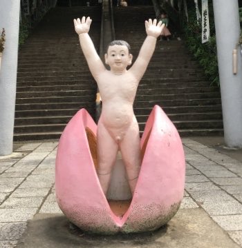 kinako_mamire's tweet photo. 桃太郎神社、コラみたいなコンクリート像もあるから是非来て欲しい
味があるってレベルじゃない https://t.co/mPpKU2QhBP