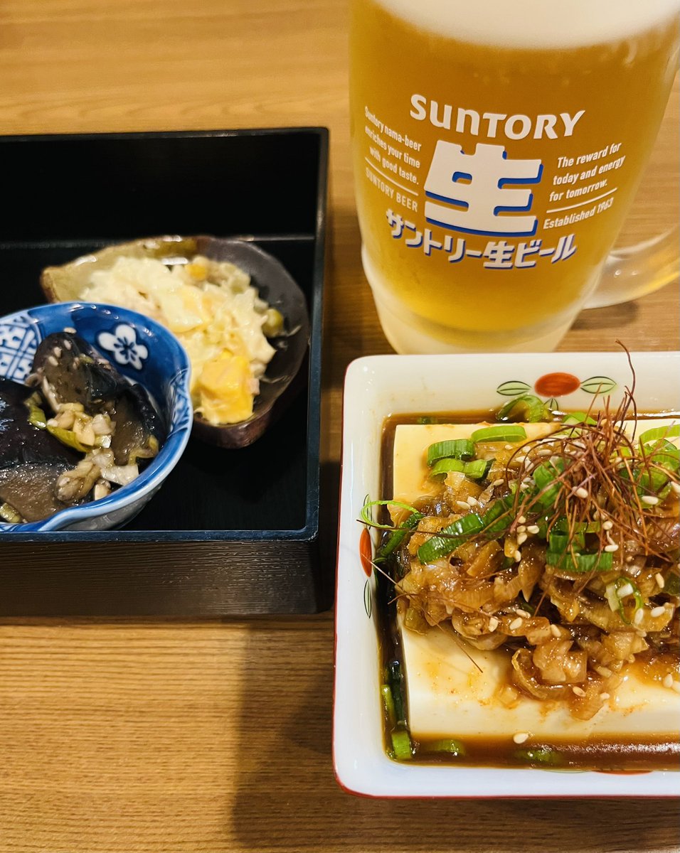 wine_craftbeer's tweet photo. また
また
新しい

おかずに
乾杯🍻　
のんびり

＃帯広居酒屋　＃帯広焼売　＃帯広酒居　＃居酒屋酒居 https://t.co/zc3gntXXCc