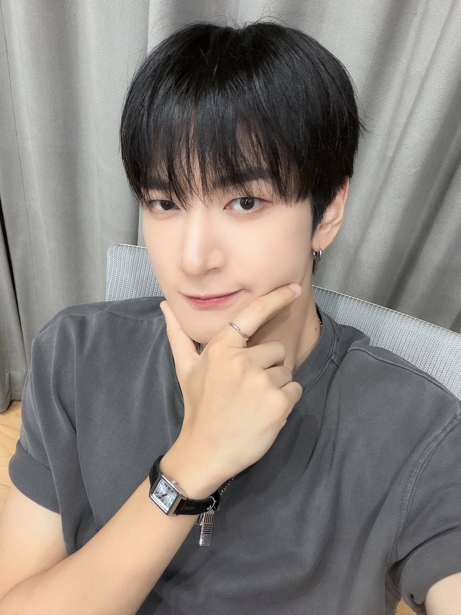 TRENDZ_OFFCL's tweet photo. [#윤우] 찡긋🐺🖤

#FROM_TRENDZ #TO_FRIENDZ #TRENDZ #트렌드지 https://t.co/5oKlDjwX0U