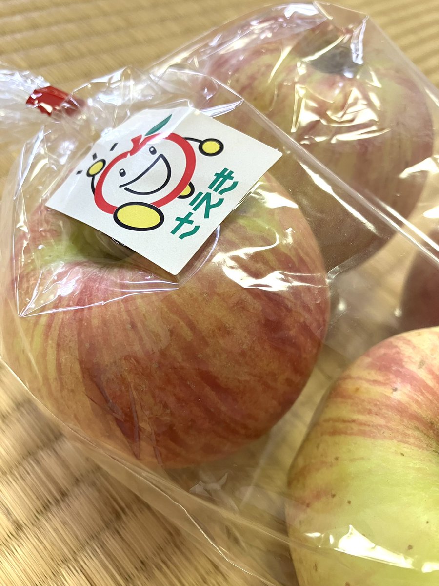 wakahujikai's tweet photo. りんごまつり終わりました〜

たくさんの方に見ていただきました！ありがとうございました😊
観光りんご園のりんごも実ってます🍎

#岡山　#和気 https://t.co/eQwMHi365F