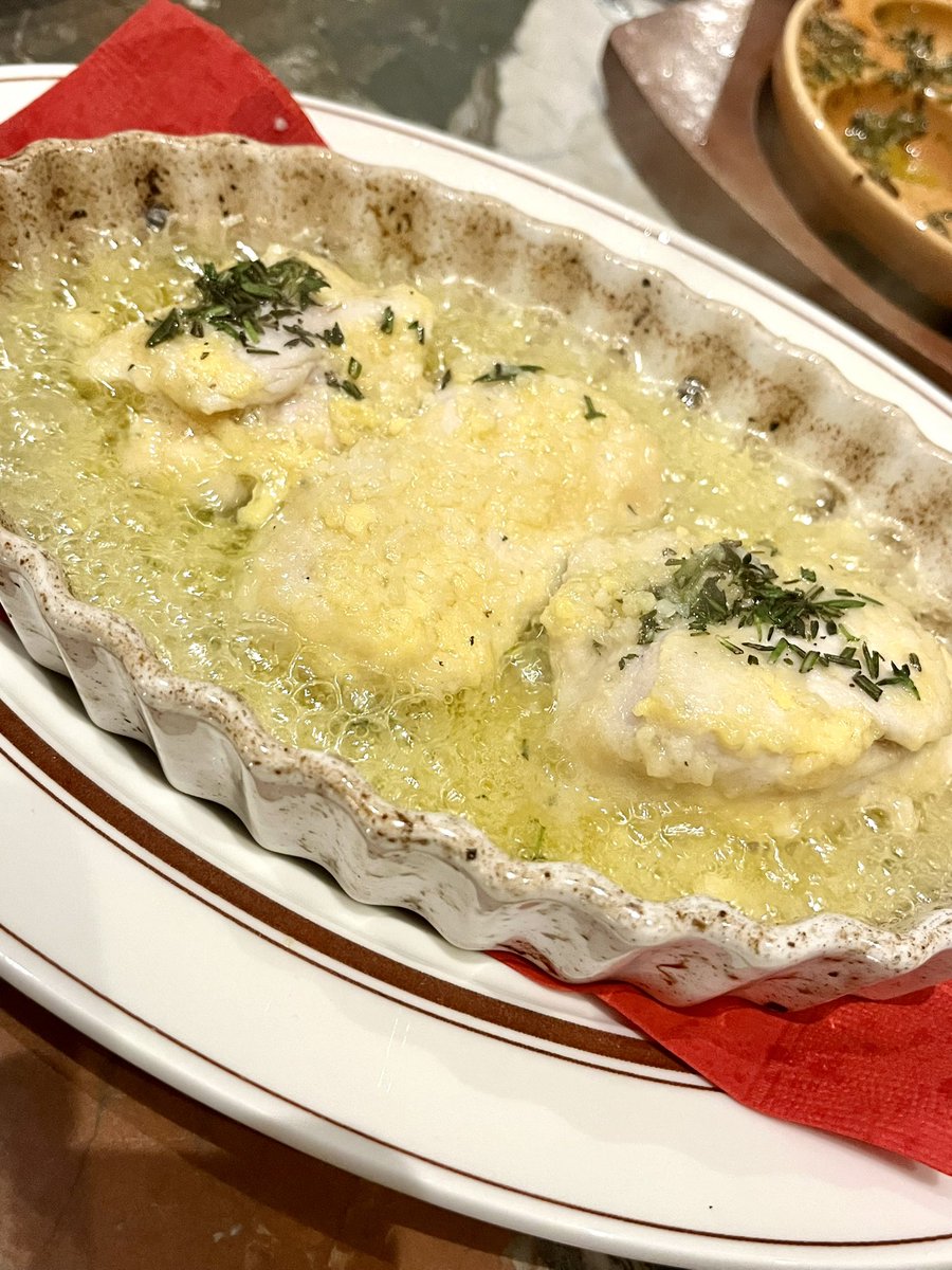 tanoshiiwine's tweet photo. オレンジワインが好きな今日この頃🇮🇹
芳醇かつ華やかなアプリコット、グレープフルーツのようなフレッシュな酸🐈🍾
イワシのピザとよくあってました！🍕 https://t.co/2KZT6bwlwQ