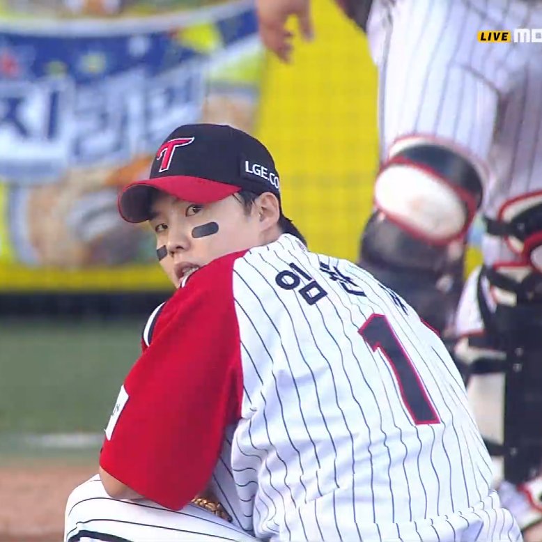 LEBG_8's tweet photo. 임찬규 : ㅆ발 https://t.co/6SaM2wh5AY