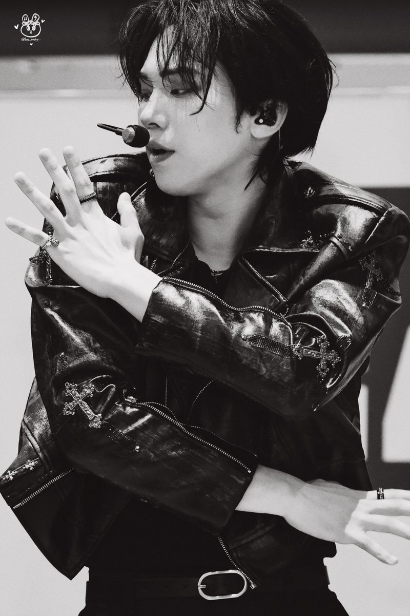 luv_rocky__'s tweet photo. 260906 케타포 팬싸 HQ

평생 보고 싶은 라키의 무대

#라키 #ROCKY https://t.co/vbjgdjeuPn