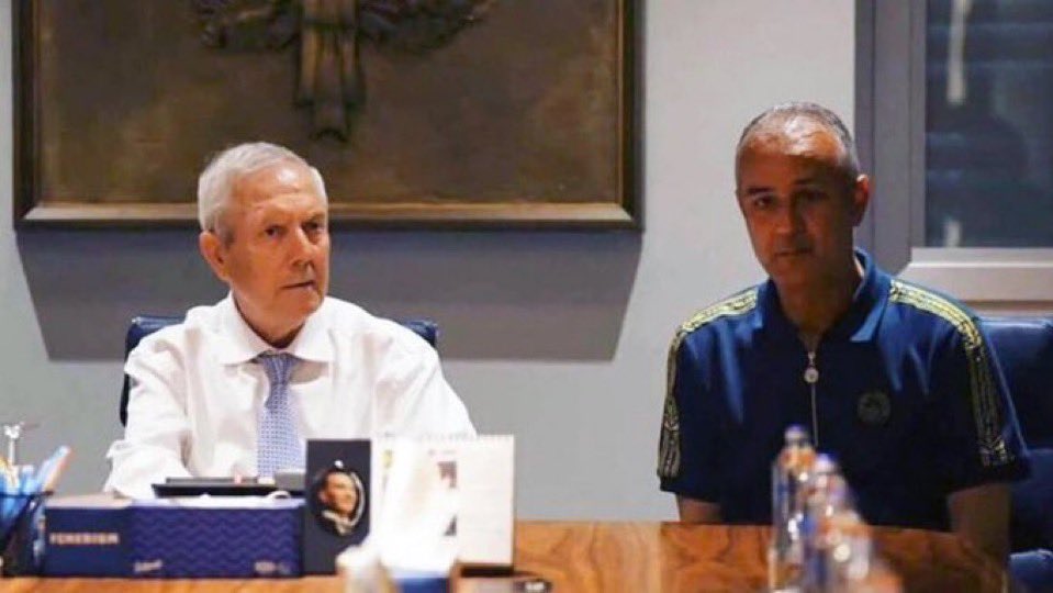 RustCohleFB's tweet photo. 🚨ÖZEL

Aziz Yıldırım, İsmail Kartal’a Roma’ya yenilirse istifa etmesini söyledi. Aksi takdirde kendisinin kovacağını iletti. #FBvBJK 

Fenerbahçe’nin yeni hoca adayları:

✅Pep Guardiola
✅ Antonio Conte
✅Bülent Uygun https://t.co/Dfbm9vUyN9