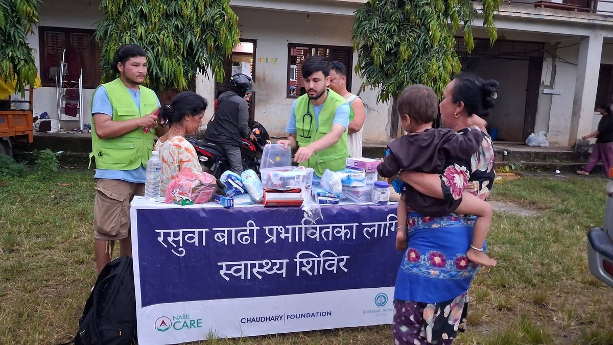 LNepal29890's tweet photo. विपद्मा सहारा, पीडामा मलम र निराशामा आशा चौधरी फाउन्डेसनको सेवा केवल राहत होइन, मानवताको उदाहरण हो।रसुवा र नुवाकोटका बाढी प्रभावित परिवारको दुःखमा समुदायमै पुगेर साथ दिनु सच्चा सामाजिक उत्तरदायित्वको परिचय हो।
सफलता आफू उठ्नु मात्र होइन, अरूलाई पनि उठाउनु हो।#ChaudharyFoundation https://t.co/hfV2Ko7AZy