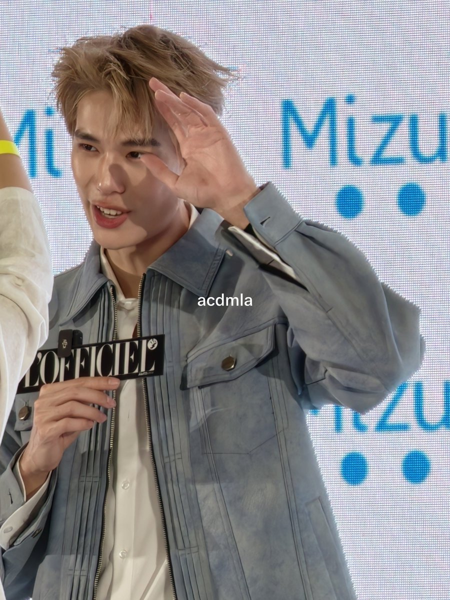 Acdmla's tweet photo. 🤏🏼

#phuwintang 
#MizuMiFirstGlowWithPhuwin #MizuMixPhuwin #MizuMixWatsonsMY #MizuMiMY https://t.co/cyUtHUKwHw