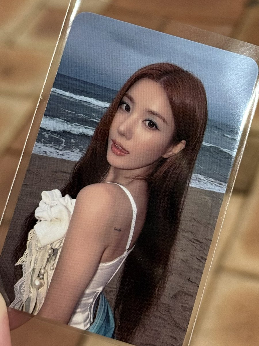 EUNBIBUNNYA's tweet photo. 미팬 포카!! 조녜 #권은비 https://t.co/fDBmbJYmNG