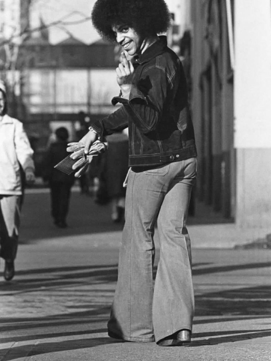 historyrock_'s tweet photo. Prince was only 17 years old when he began pursuing a career in music. Even at that young age, he was already writing, producing, and performing his own music. 

He reportedly played most of the instruments himself while working on his early recordings. His extraordinary musical ability helped him secure a record deal with Warner Bros. before he turned 20. 

Prince went on to become one of the most influential and innovative artists in music history. His accomplishments as a teenager were an early sign of the remarkable career that was ahead of him.