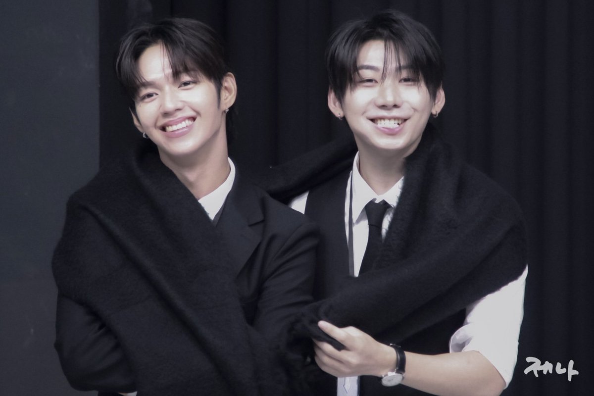 jenabejoyful's tweet photo. 260905 아홉 박한 제이엘

haneulz lumpia 🌯😂

#아홉 #박한 #제이엘
#AHOF #PARKHAN #JL
#하늘즈 #HANEULZ https://t.co/53cNKziNVP