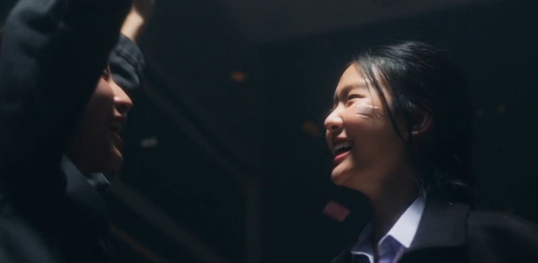 reyprintz's tweet photo. juliet &amp; juliet is off to a strong start, the worldbuilding is more convincing than many tgls. they threw money! tokyo-blue's dynamic &amp; their development feels natural, the pacing is fast but they're not in a rush w/ the scenes. neat cinematography.

#จูเลียตแอนด์จูเลียตอีพี1 https://t.co/s4KJIUZmMC