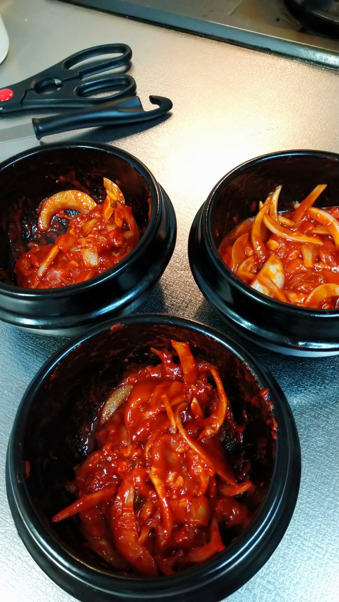moni_manma's tweet photo. ミニ豆腐チゲと
タルタルソースチキン揚げ
でっす✌ https://t.co/E5pVjZenPf