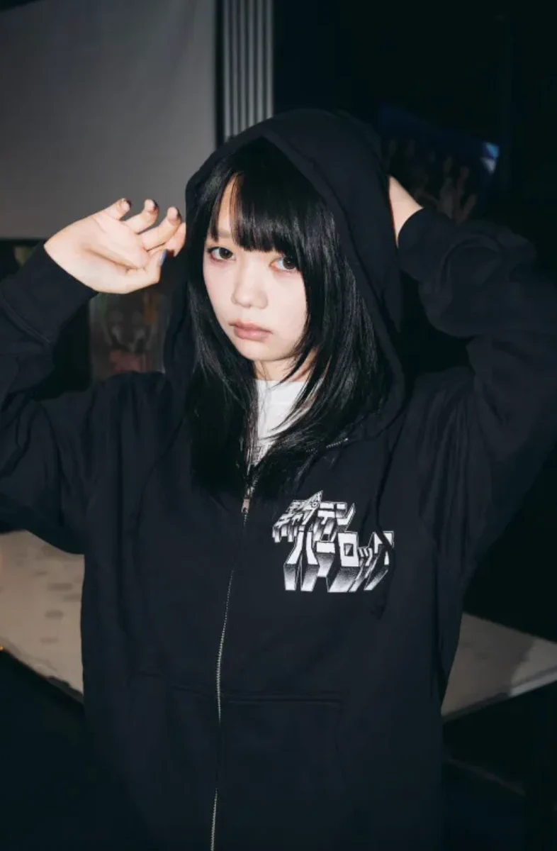『STAY TUNED』 米国製　ハードカバー本、DVD×1枚＋CD×2枚 付属 HRhgaJRa0AAdkHb?format=webp&