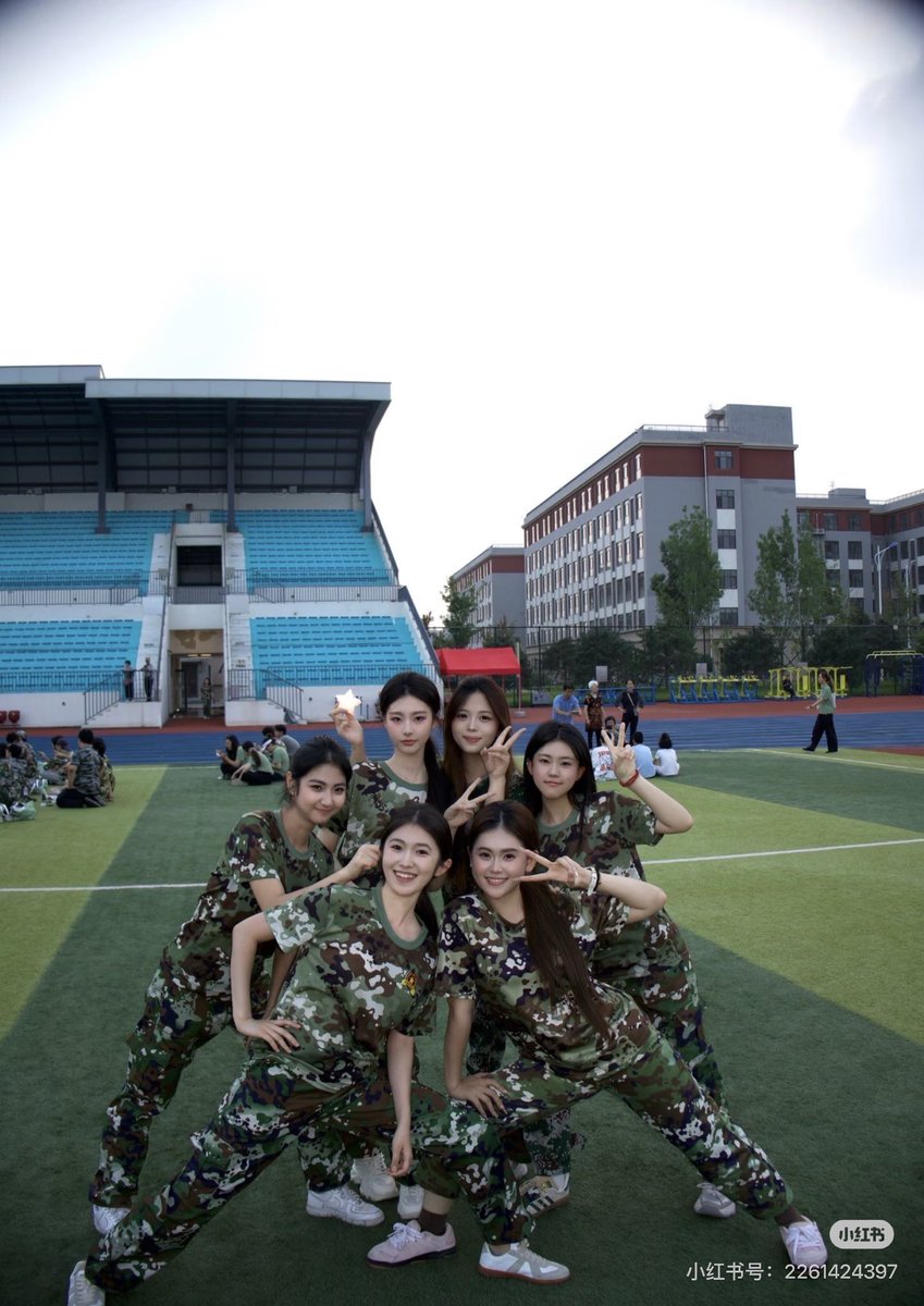 alexandra25zl6's tweet photo. 太累了，刚刚洗干净出来

跟同学一起洗都不好意思

开脱 ！！！ 上供   ！！ ！    Luo照  实况！！！！                                                          

谁要锐评我跟同学的福照🫣不准说黑！！！ https://t.co/EdJduondPD
