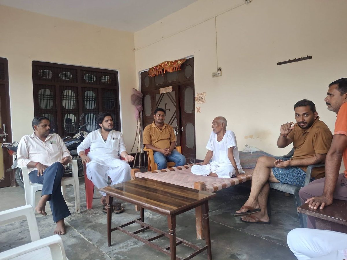 SinghArvindGope's tweet photo. विधानसभा रामनगर, बाराबंकी।
ज्येष्ठ पुत्र अविरल सिंह ने क्षेत्र के विभिन्न गांवों में पहुंचकर अपनों से संवाद किया, उनका कुशलक्षेम जाना, और उनके सुख-दुख में शामिल हुए। https://t.co/Usn3epZFIt