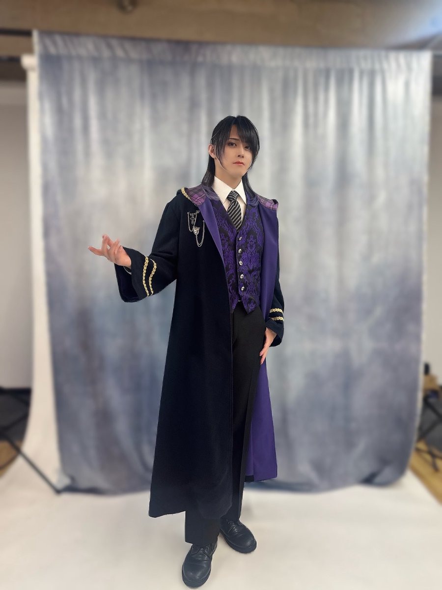 Mick3109's tweet photo. #レタステ
キャストビジュアルが解禁になりました

第3弾ということで
リューン寮長は新衣装になりました💜✨

新学期は新たな装いで
『宝石箱』にてお待ちしております💎 https://t.co/2cBCG9Y4yR